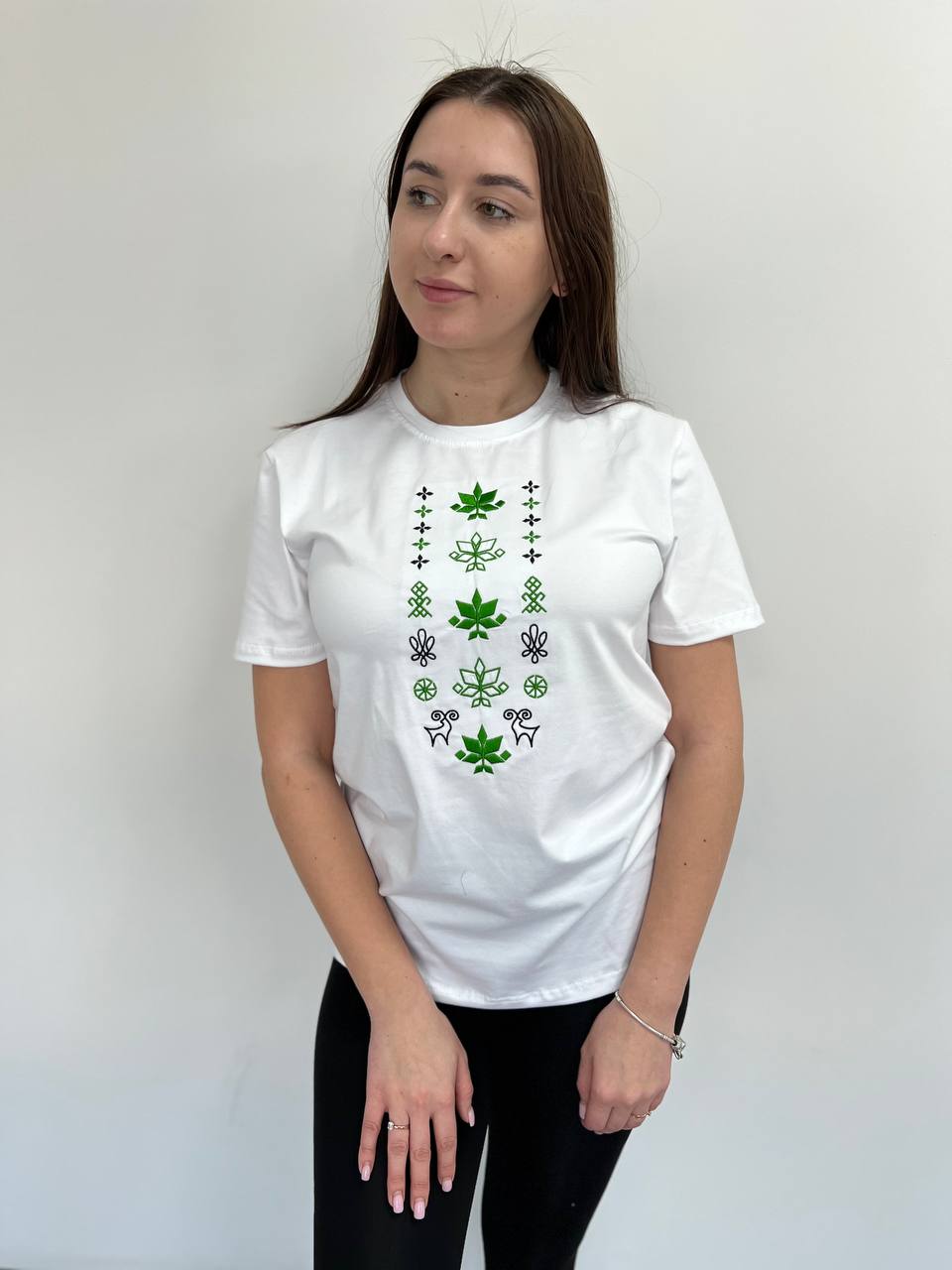 Футболка з вишивкою класична преміум S - XL